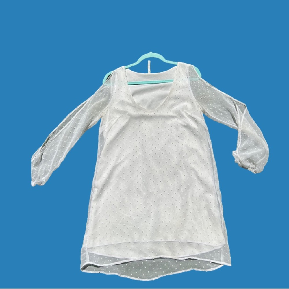 Peppermint L Swiss dot split sleeve shift dress 😍